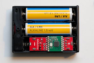 微小但強(qiáng)大 一塊能同擠一節(jié)五號(hào)電池艙的類 Arduino 主板